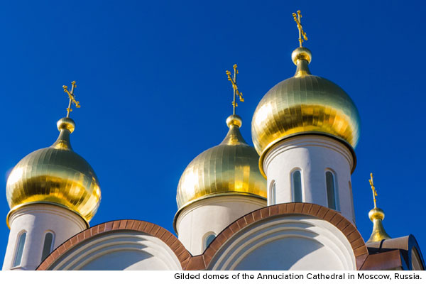 Gilded domes of the Annunciation Cathedral in Moscow, Russia