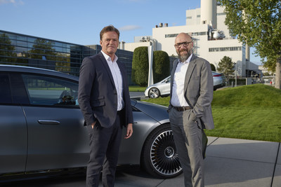Mercedes-Benz CTO Markus Schaefer meets Rock Tech CEO Markus Bruegmann to seal C$ 2billion lithium hydroxide supply deal (CNW Group/[nxtlink id=