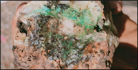R00471 - quartz vein with malachite - 556 ppm Au