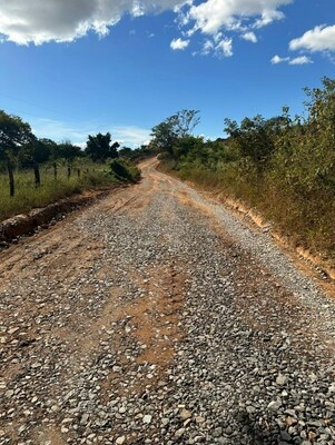 Coarse gravel tailings being used to pave roads in Vale de Jequitinhonha