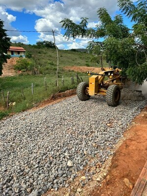Coarse gravel tailings being used to pave roads in Vale de Jequitinhonha